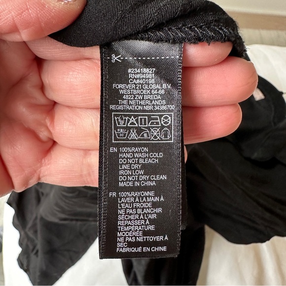 Forever 21 gorgeous wrap blouse palm print - Picture 7 of 7